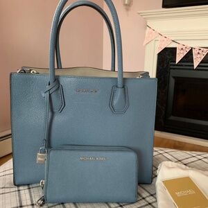 Beautiful blue Michael Kors hand bag